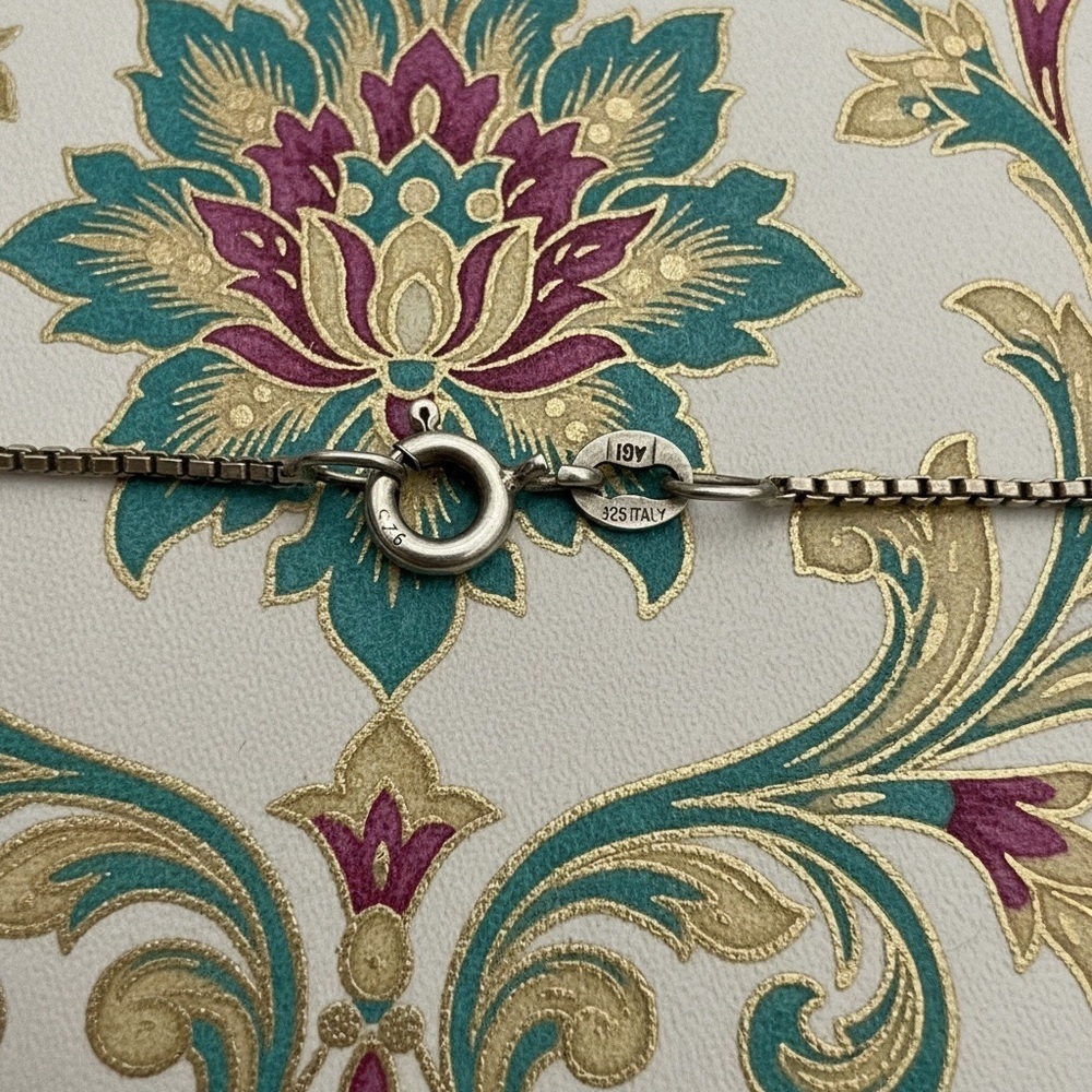 Elegant Silver Cross Pendant Necklace signed and stamped”AGI” Matinee length 20‌ - Picture 2 of 5